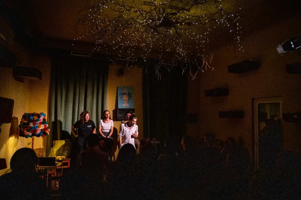 Cuib D'Arte, 4 dimineața