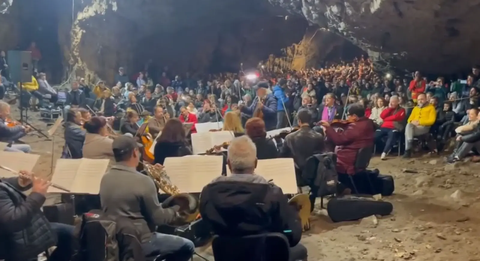 Concerte simfonice în peștera Românești